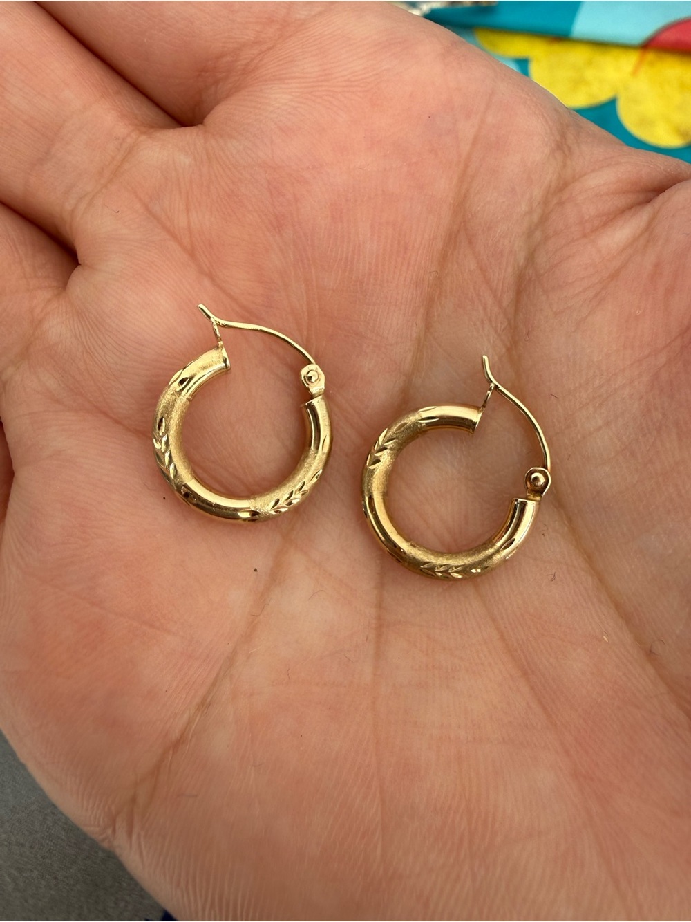 (Firm price )Second hand 🤚Real gold 10k Hoop Earrings with Leaf Engraving